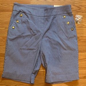 Women’s Liz Claiborne Bermuda shorts 🔥 with tags